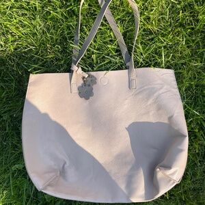 Reversible tote